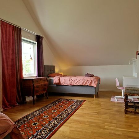 Lila Rummet - Rum Naera Bad Och Centrum, 1 Tr Upp - Saengklaeder & Handdukar Ingar Färjestaden Exteriér fotografie